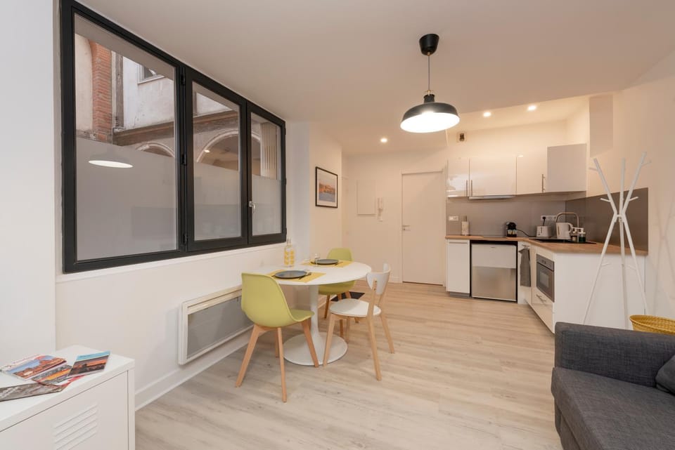 Coffee/tea facilities, Kitchen or kitchenette, Living room, Dining area, Communal kitchen