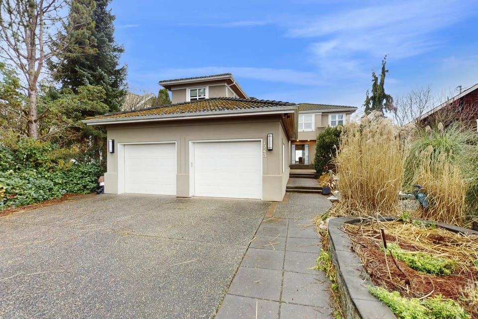 Camano Island Waterfront Modern Splendor House in Camano Island