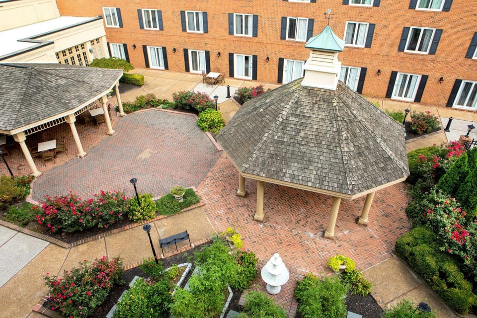 Property building, Garden, Balcony/Terrace