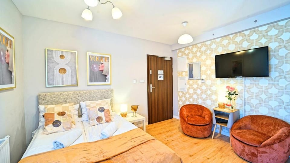 Bed, Living room