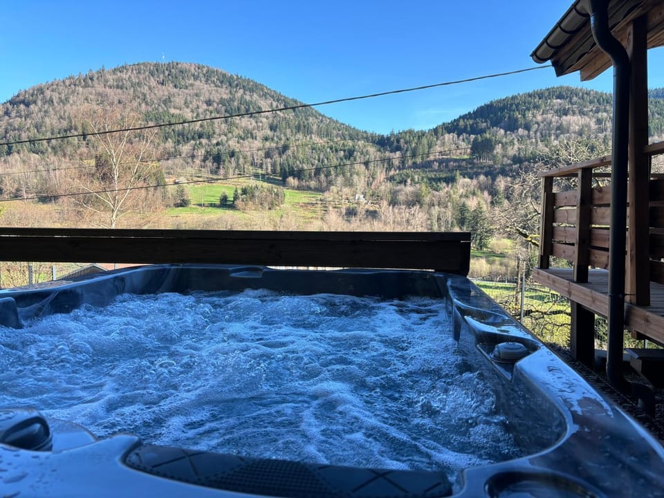 Chalet du Faubourg & Jacuzzi, proximité Gerardmer & La Bresse Chalet in Gérardmer