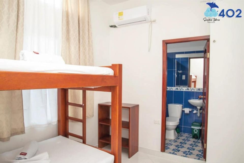 Bed, Bathroom, TV and multimedia, Bedroom, bunk bed, air conditioner