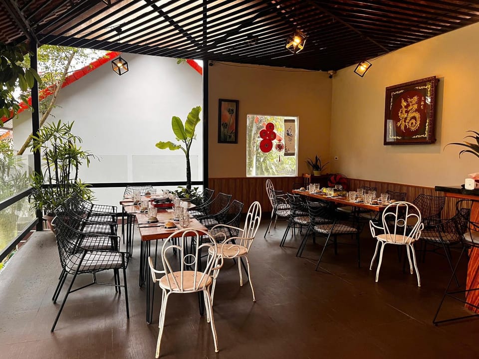 Restaurant/places to eat, Seating area, Breakfast