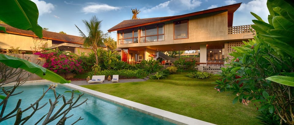 Property building, Garden, Swimming pool, sunbed
