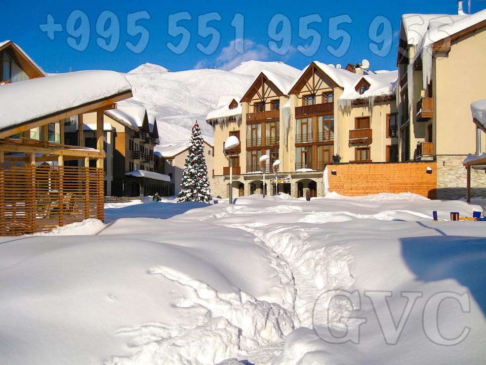 Property building, Facade/entrance, Neighbourhood, Natural landscape, Children play ground, Decorative detail, Area and facilities