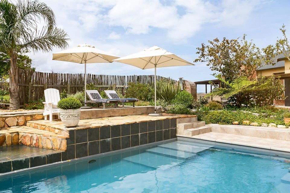 Patio, Day, Natural landscape, Garden, Garden view, Pool view, Swimming pool, sunbed