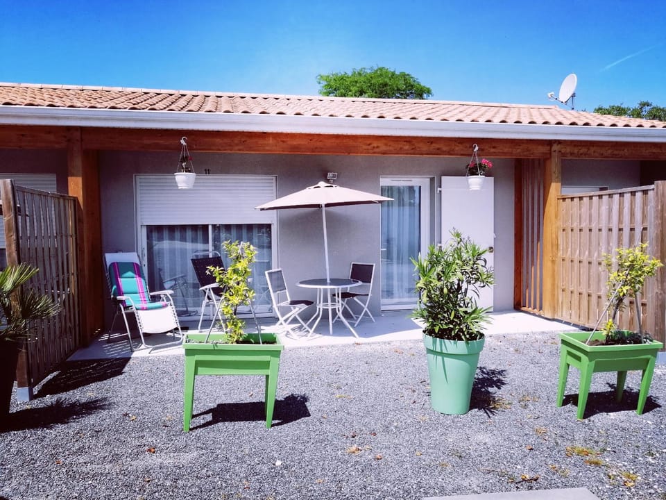 Patio, Facade/entrance