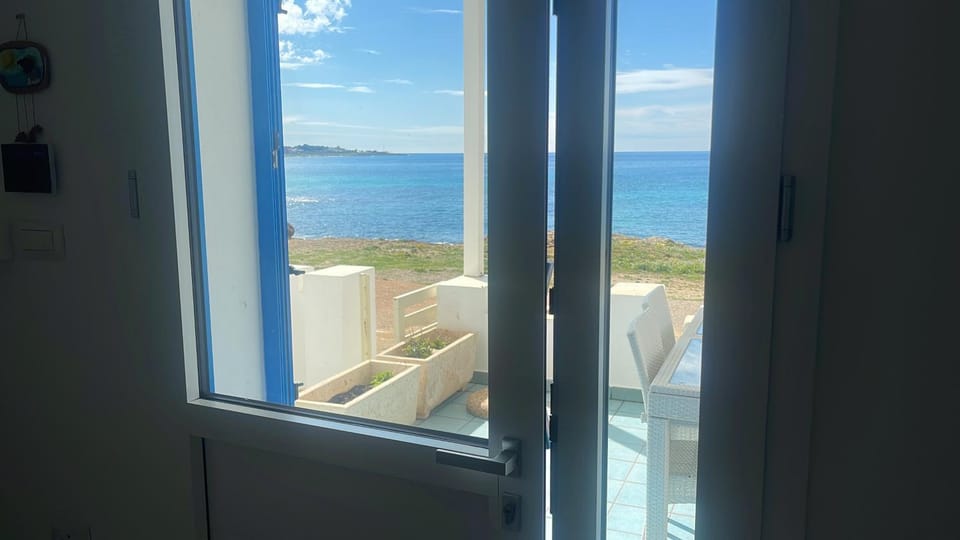 Casa Direttamente sul mare House in Marina di Mancaversa-Giannelli