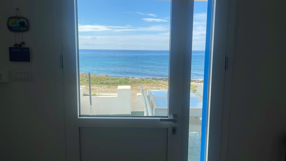 Casa Direttamente sul mare House in Marina di Mancaversa-Giannelli