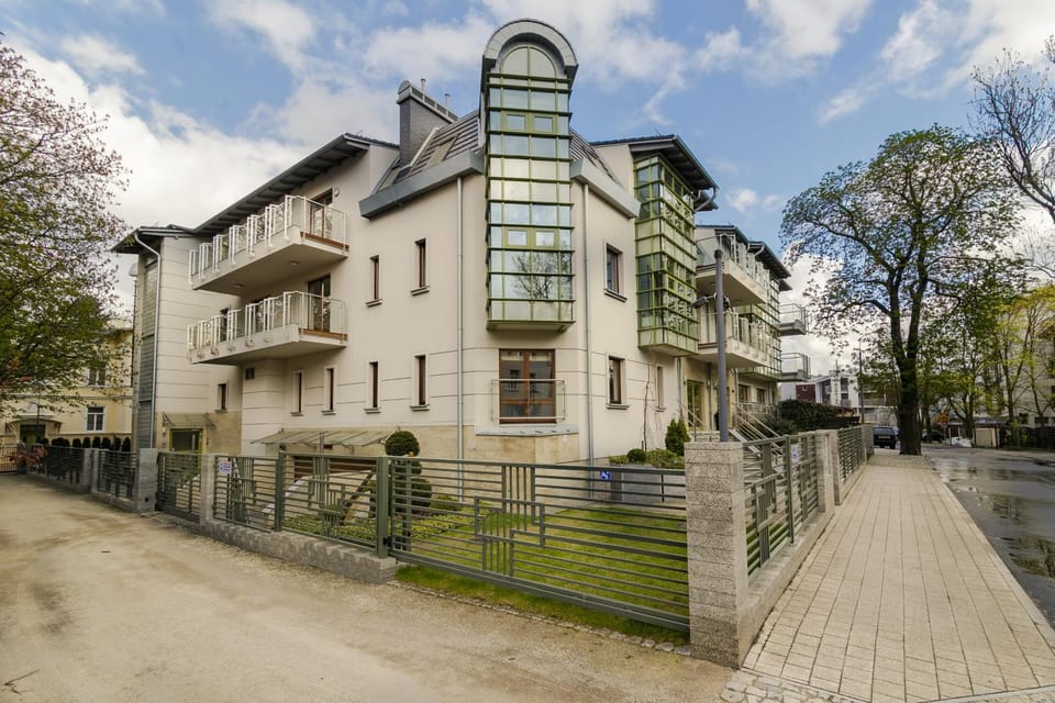 Property building, Facade/entrance, Neighbourhood, Floor plan