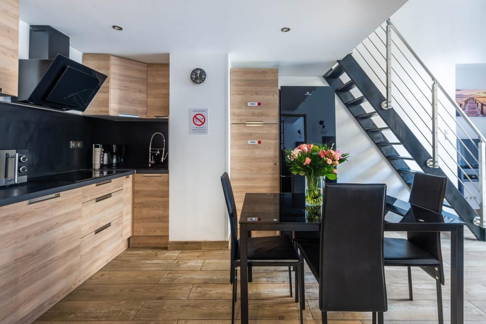 Kitchen or kitchenette, Living room