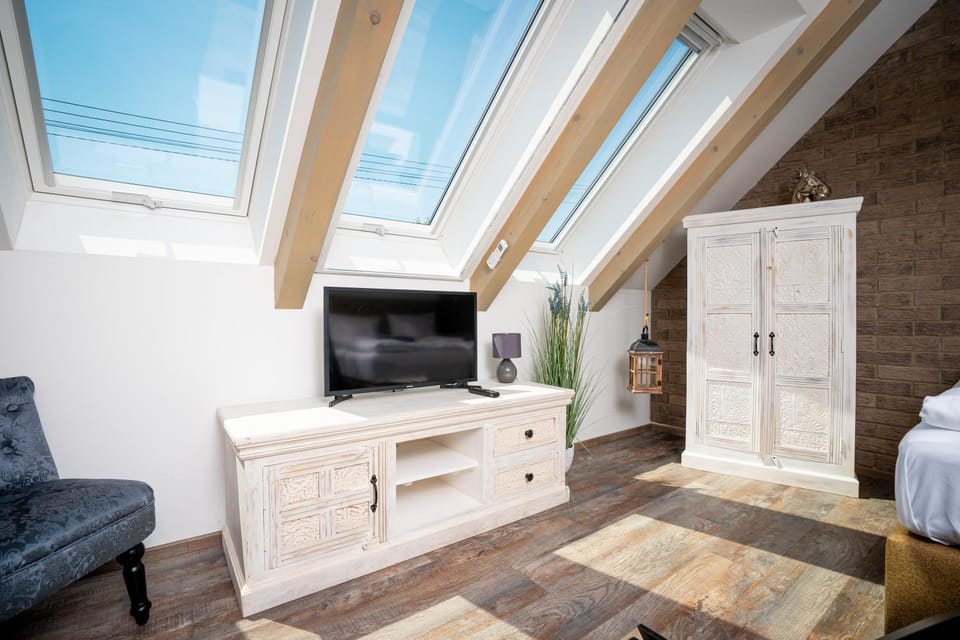 Living room, Bedroom