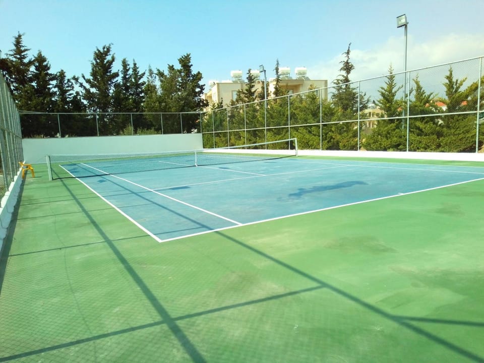 6 bdr villa with TENNIS COURT Villa in Paphos