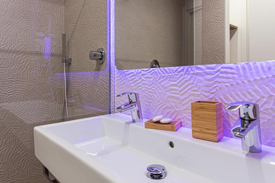 Toilet, Bathroom, Seating area