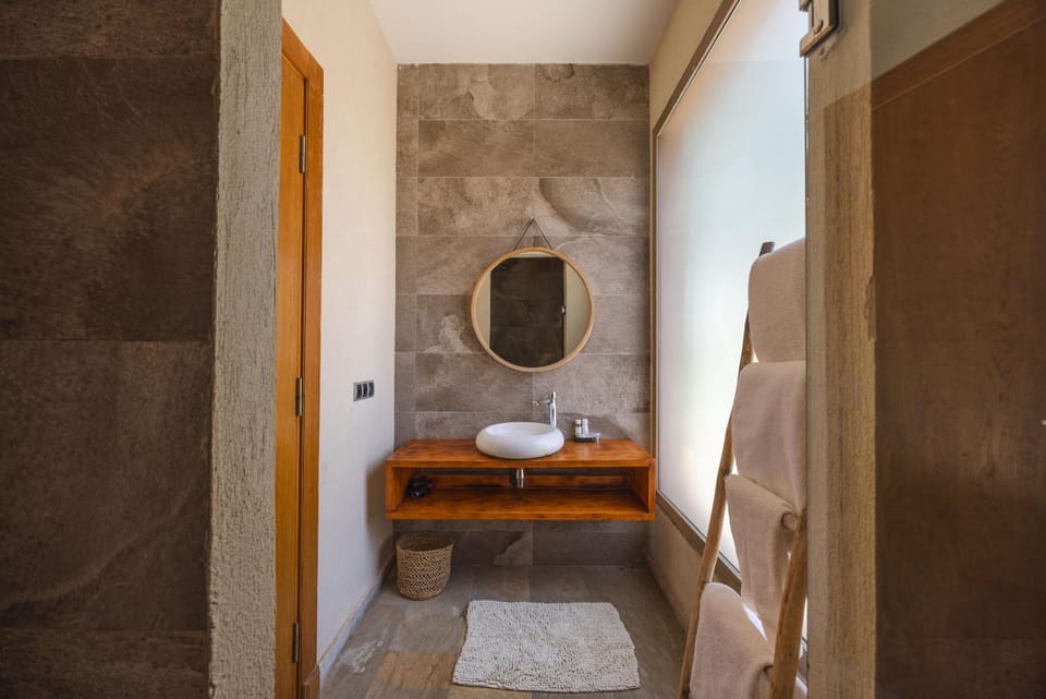 Bathroom, towels