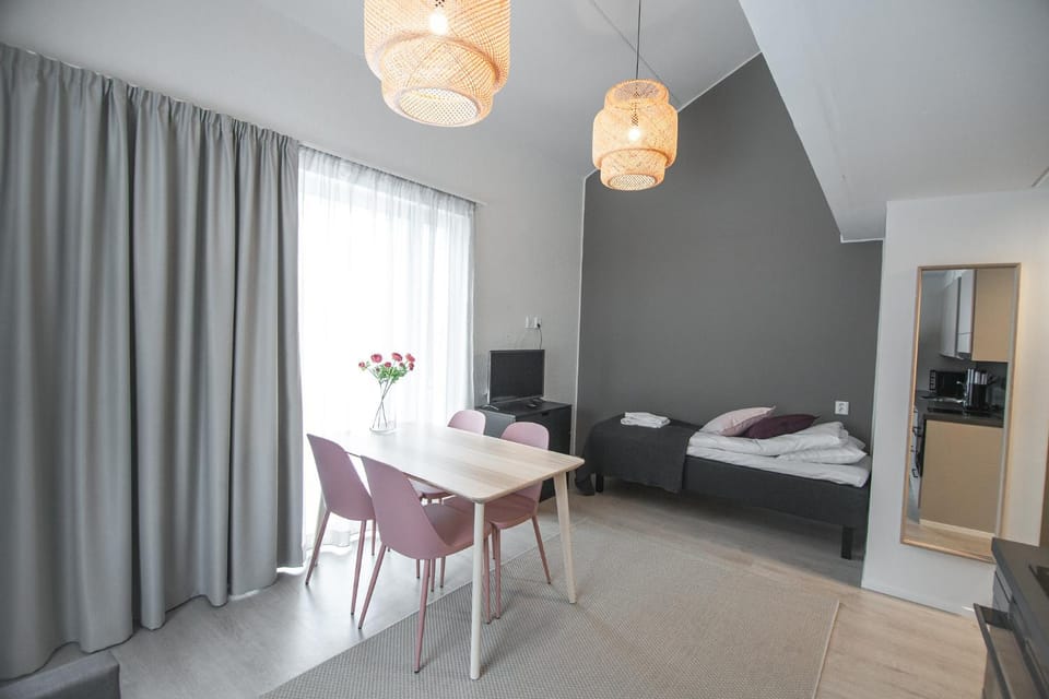 Bed, TV and multimedia, Photo of the whole room, Seating area, Dining area