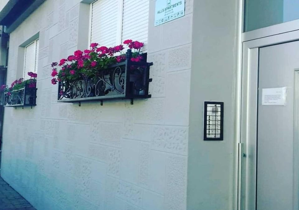 Nearby landmark, Restaurant/places to eat, Shopping Area