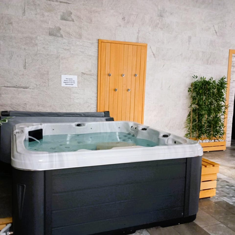 Hot Tub, Spa and wellness centre/facilities