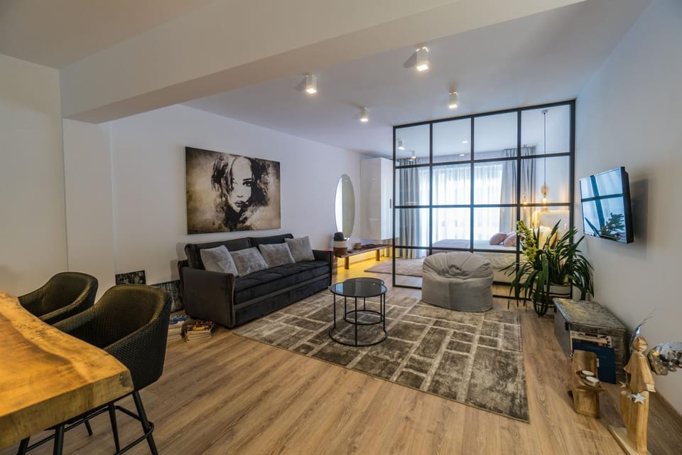Glossy Lodge Apartment in Thessaloniki