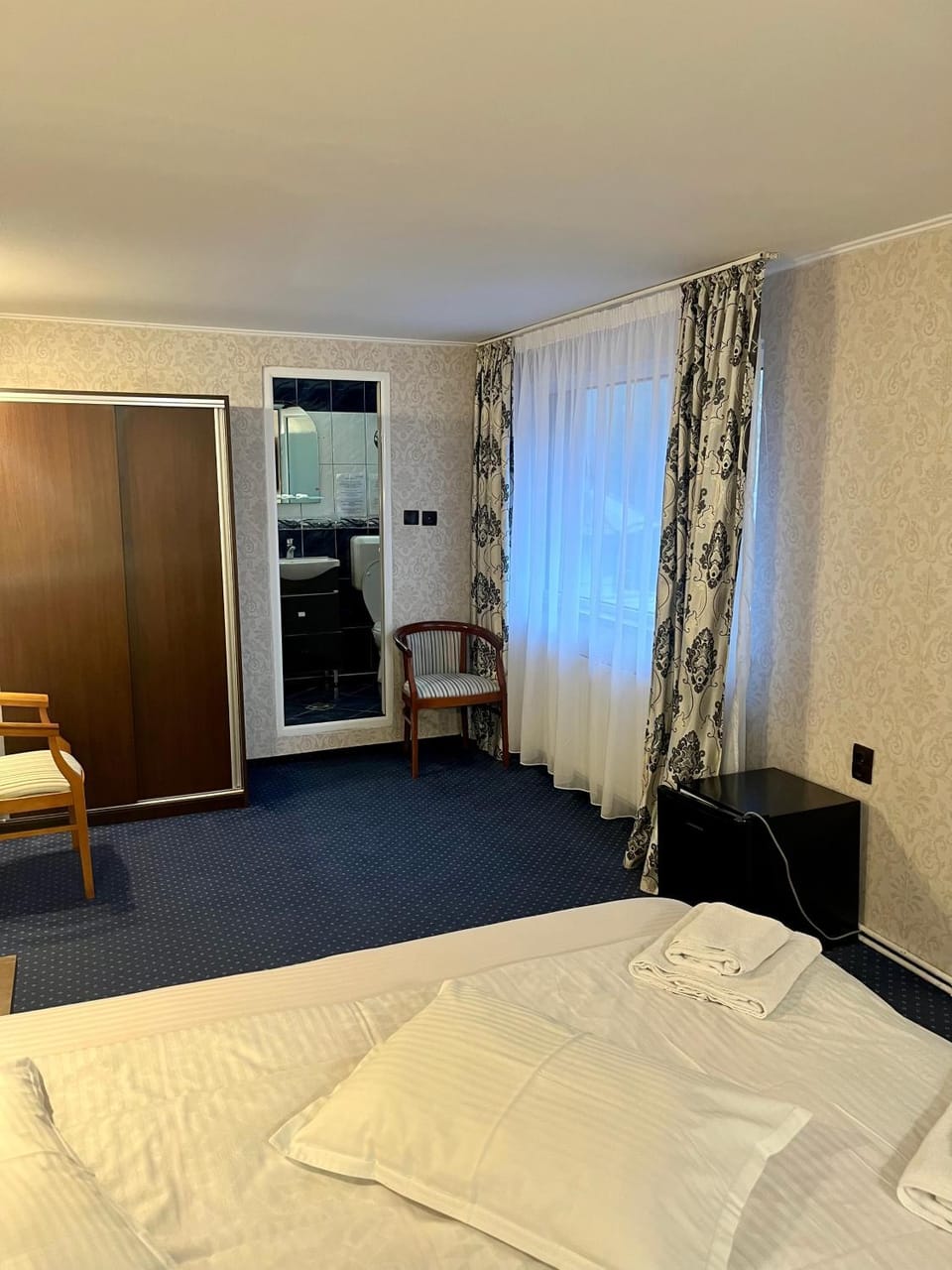 Bed, Bedroom, minibar