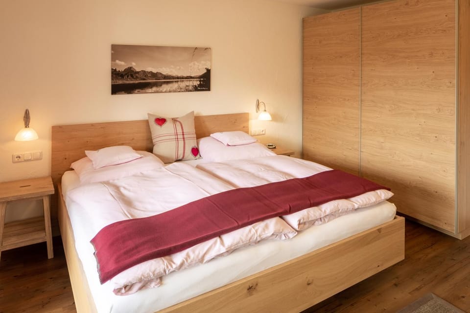 Shower, Bathroom, TV and multimedia, Balcony/Terrace, Balcony/Terrace, Kitchen or kitchenette, Living room, Decorative detail, Decorative detail, Garden view, Landmark view, Landmark view, Mountain view, Mountain view, Street view, Certificate/Award, Certificate/Award, Quiet street view