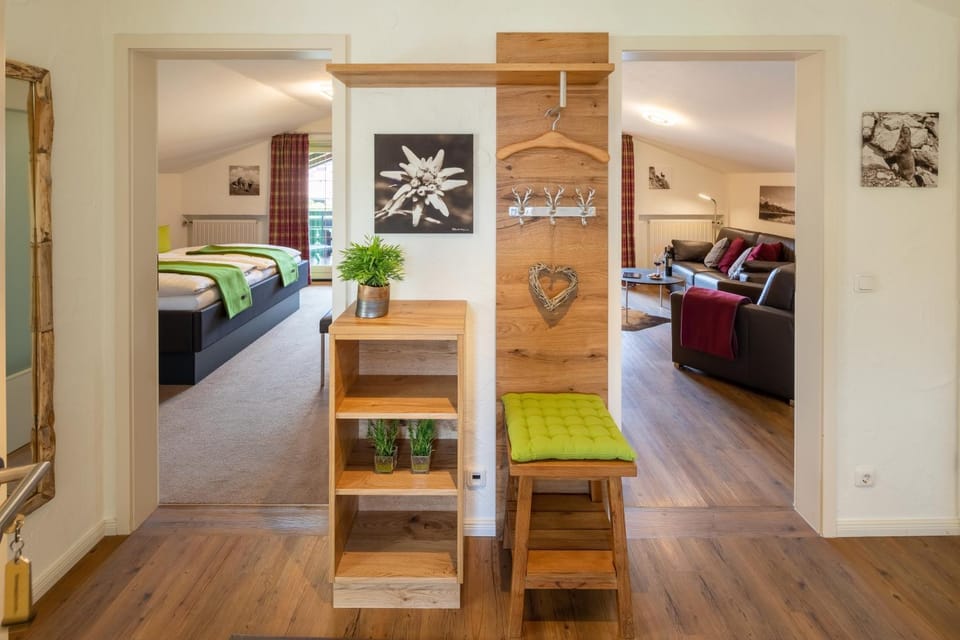 Garden, TV and multimedia, Balcony/Terrace, Kitchen or kitchenette, Living room, Photo of the whole room, Decorative detail, Seating area, Bedroom, Garden view, Mountain view, Street view, Certificate/Award, Certificate/Award, Quiet street view