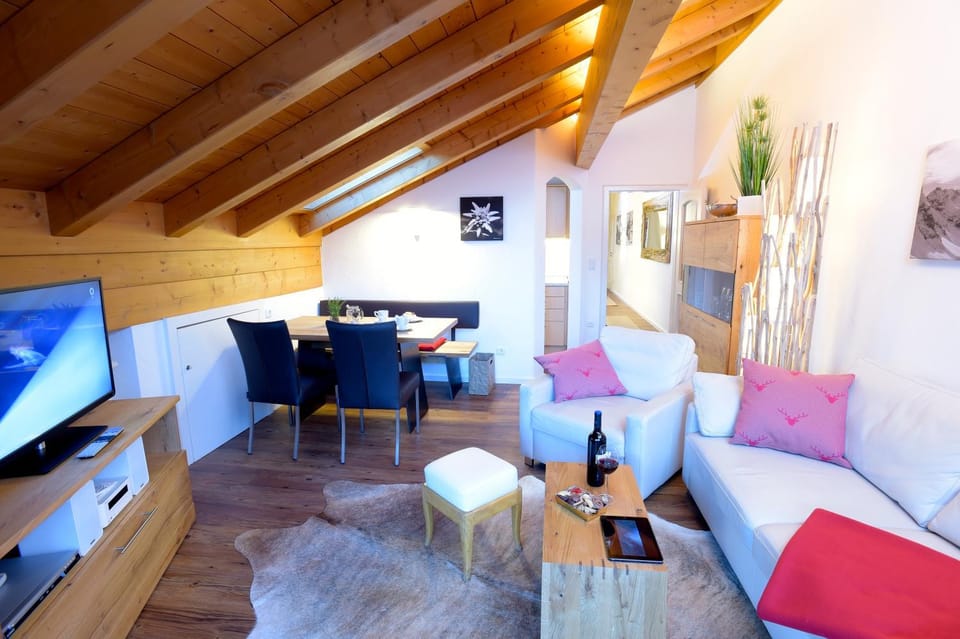 Other, Other, Other, Photo of the whole room, Decorative detail, Decorative detail, Garden view, Garden view, Mountain view, Mountain view, Certificate/Award, Certificate/Award, Certificate/Award, Family, Family, Family