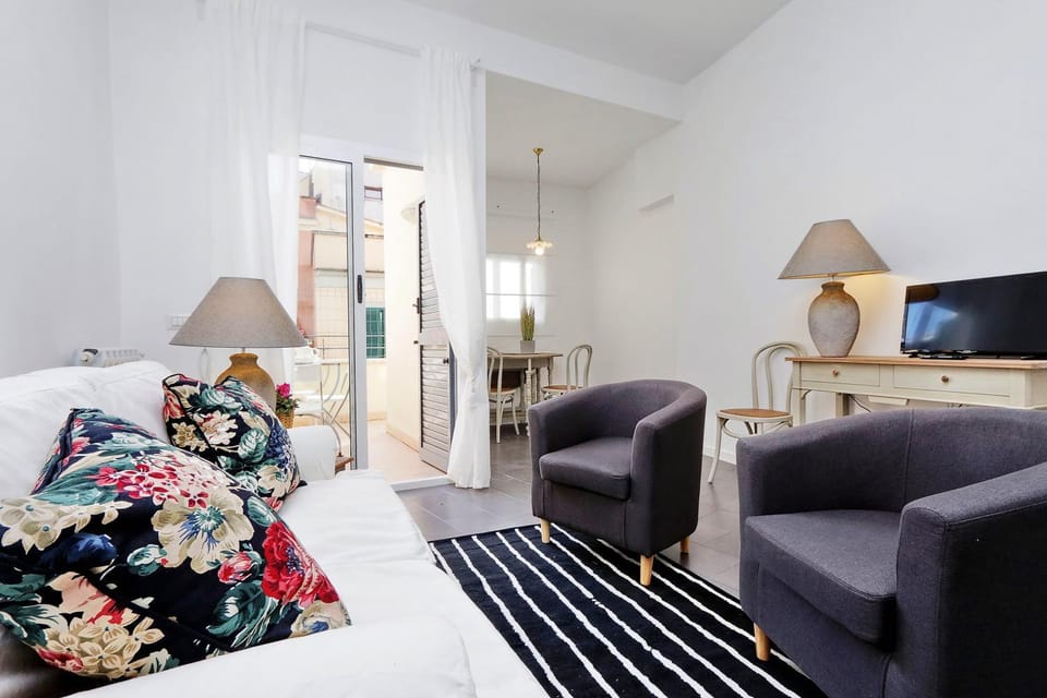 Monti charming apartment - Rome short let Service Apartment in Rome