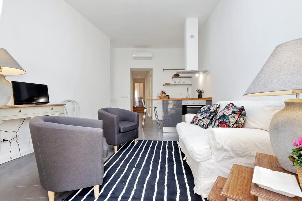 Monti charming apartment - Rome short let Service Apartment in Rome