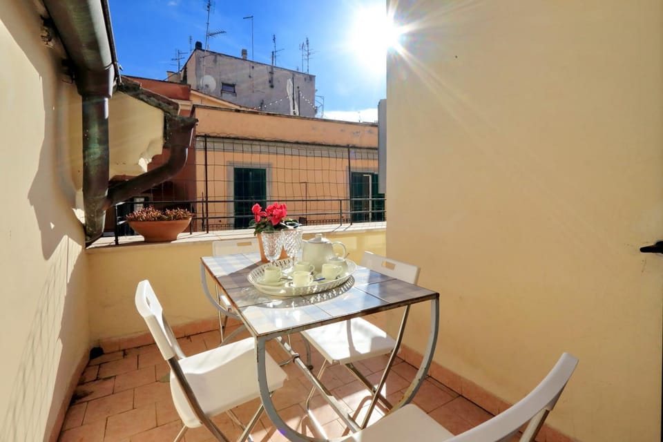 Monti charming apartment - Rome short let Service Apartment in Rome