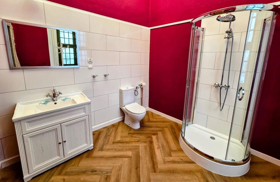 Shower, Toilet, Bathroom
