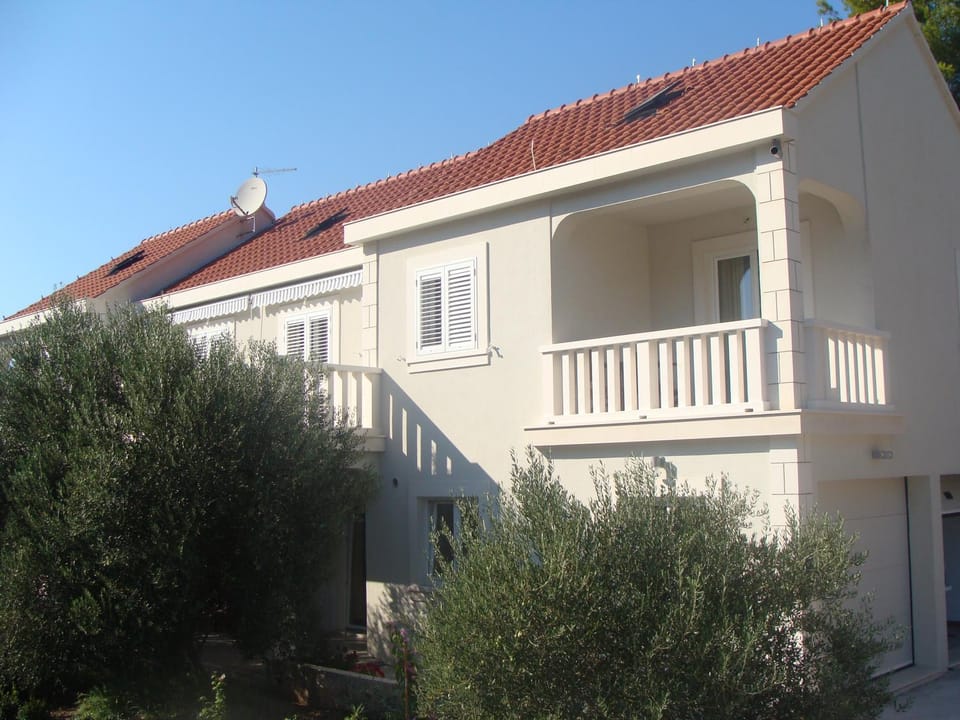 Property building, Facade/entrance