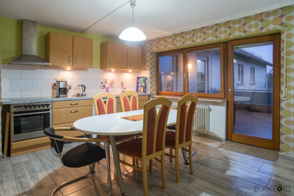 Kitchen or kitchenette, Dining area, Communal kitchen