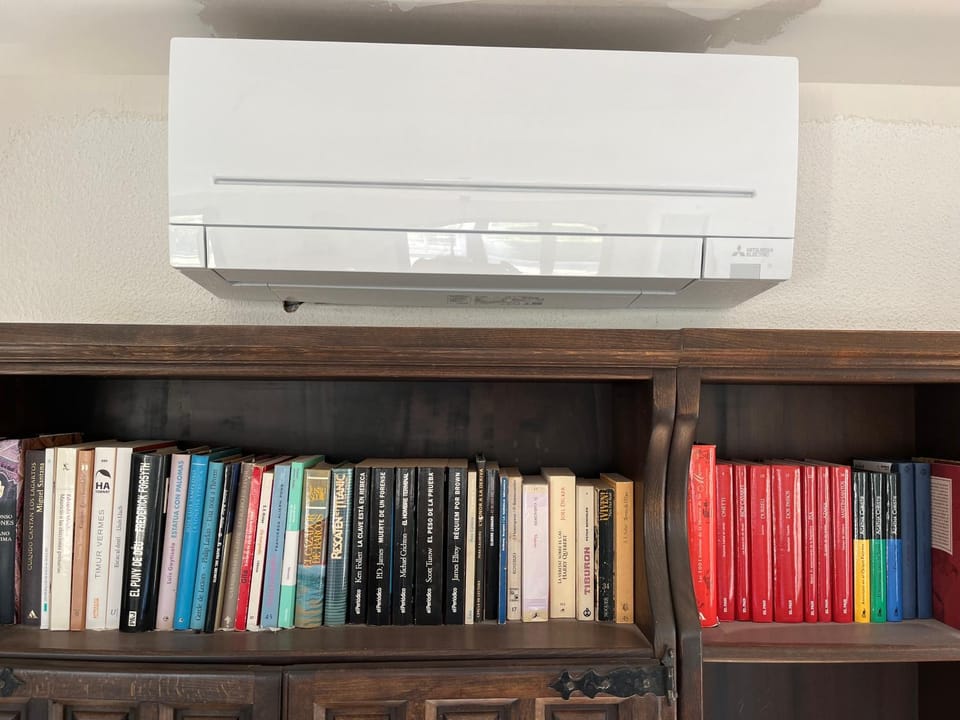 Library, air conditioner