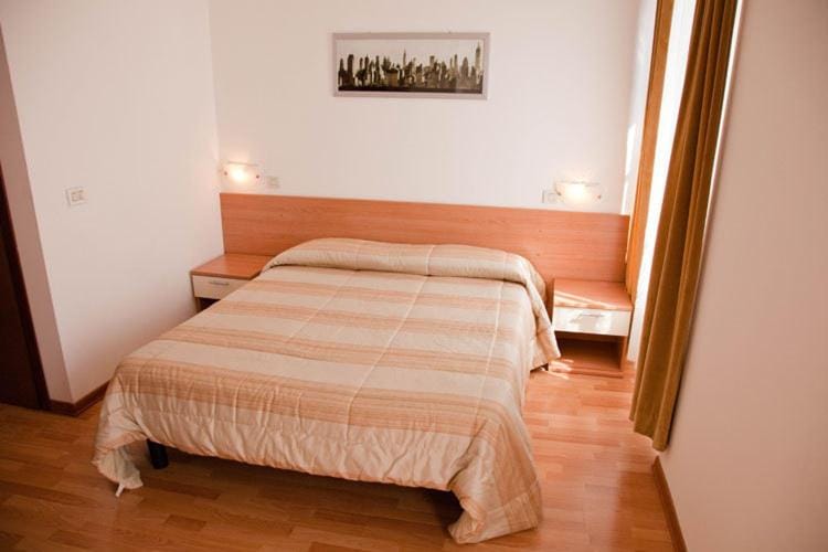 Day, Photo of the whole room