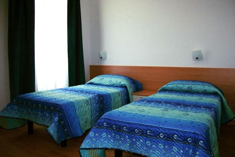 Day, Photo of the whole room