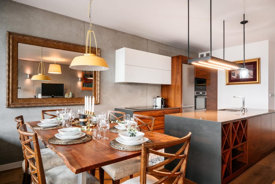 Kitchen or kitchenette, Dining area