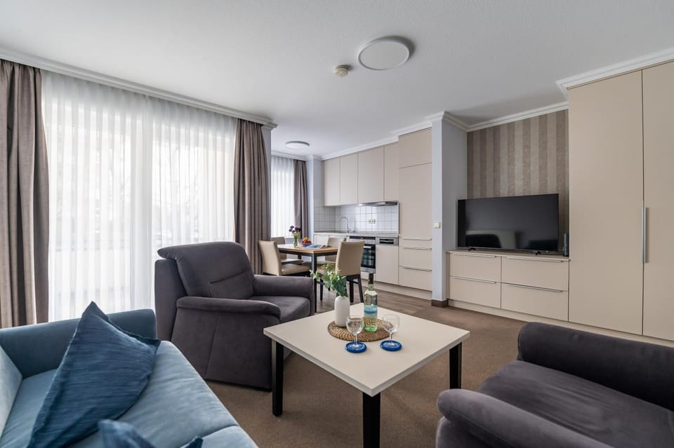 Kitchen or kitchenette, Seating area