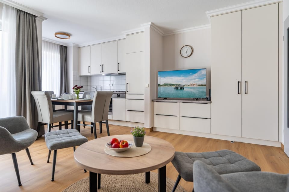 Kitchen or kitchenette, Living room