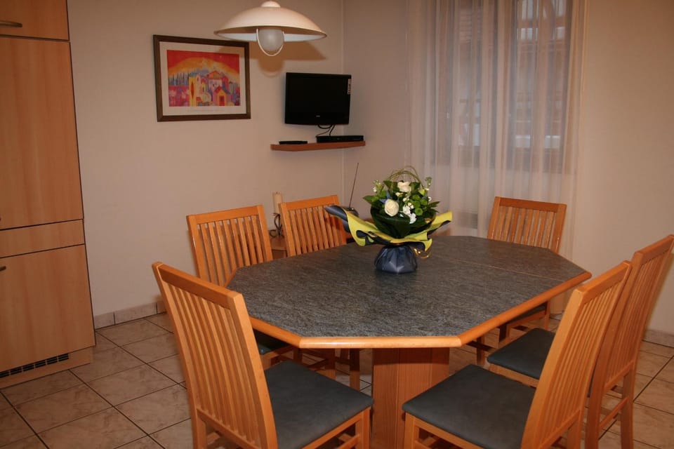TV and multimedia, Dining area