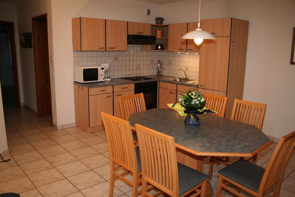 Dining area, Communal kitchen, kitchen