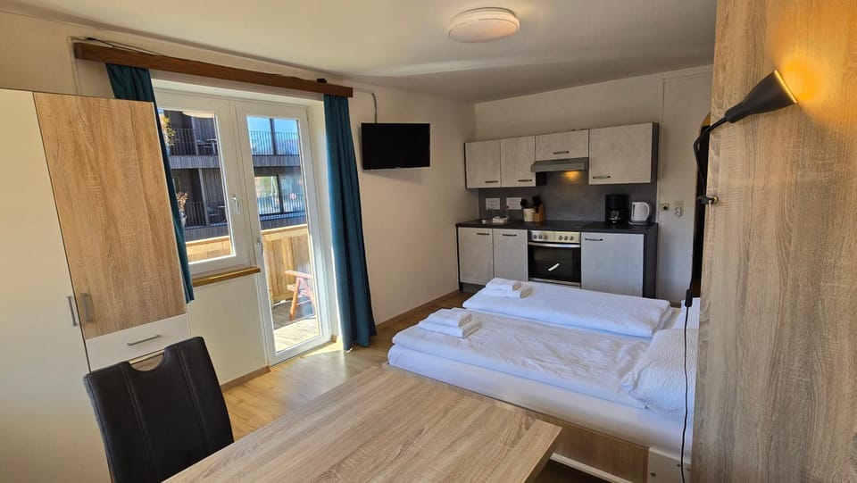 Bed, Balcony/Terrace, Kitchen or kitchenette, Dining area