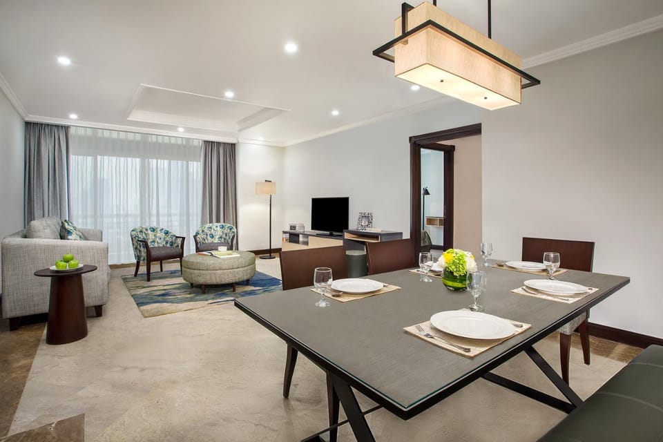 TV and multimedia, Kitchen or kitchenette, Living room, Seating area, Dining area