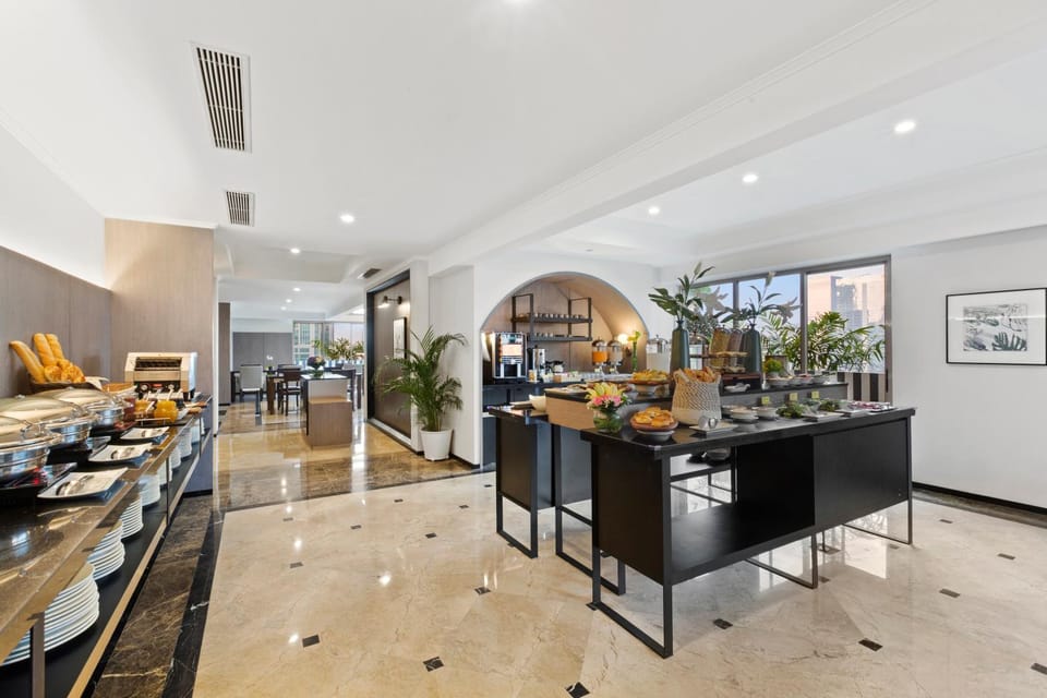 Restaurant/places to eat, Food and drinks, Breakfast, Buffet breakfast