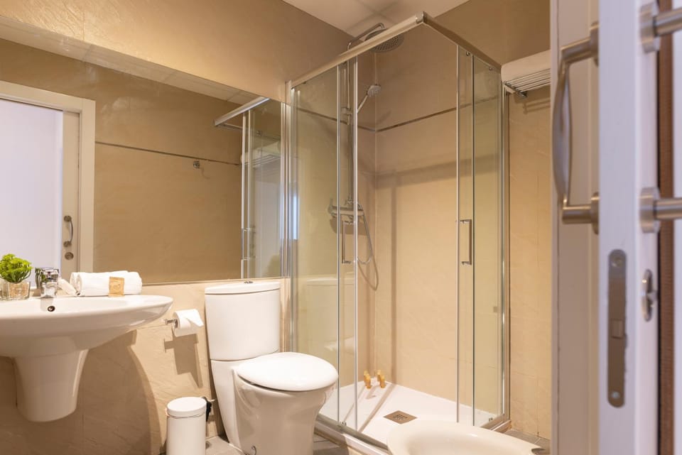 Shower, Toilet, Bathroom