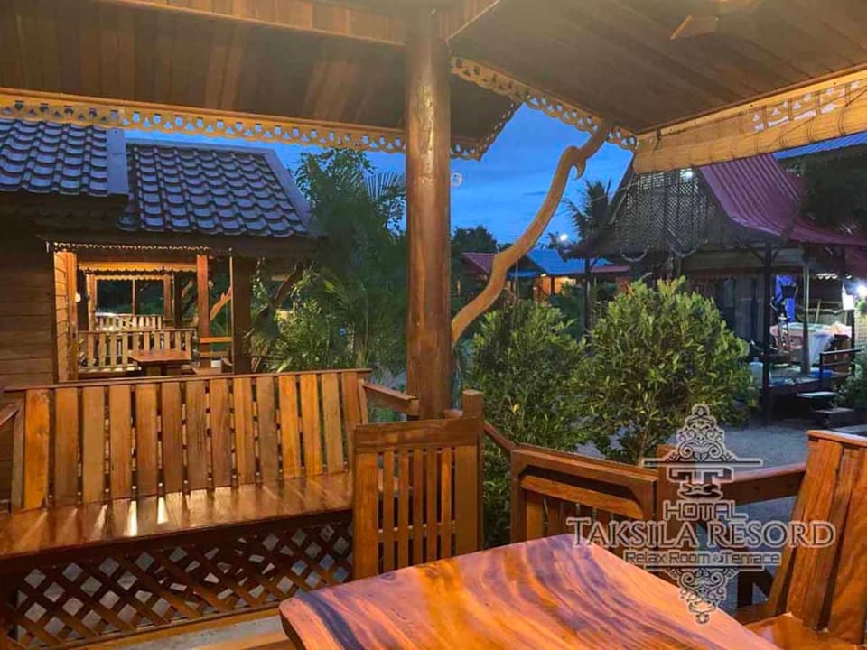 Taksila Resort ฏักร์ศิลารีสอร์ท Bed and Breakfast in Laos