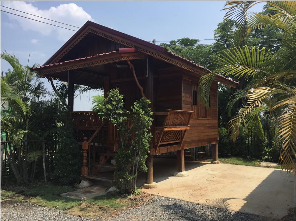 Taksila Resort ฏักร์ศิลารีสอร์ท Bed and Breakfast in Laos