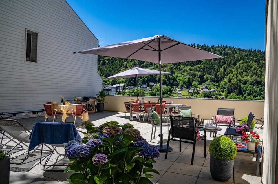 Property building, Patio, Spring, BBQ facilities, Solarium, Balcony/Terrace, Landmark view, Mountain view, Dinner, Sunset, Family