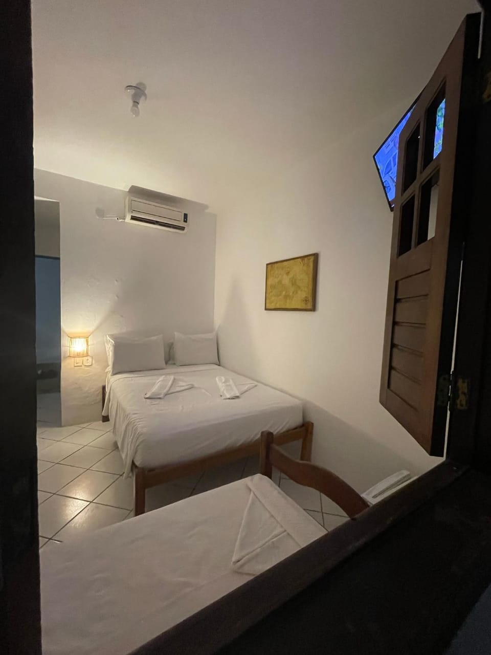 Photo of the whole room, air conditioner