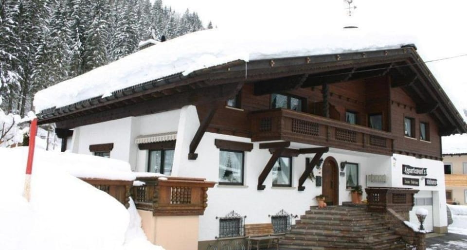 Facade/entrance, Winter